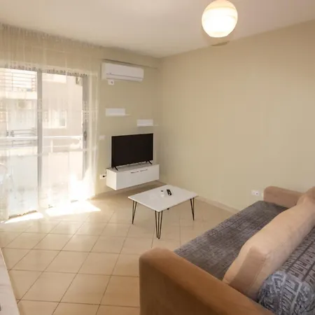 Beachside One-bedroom Flat 아파트 *