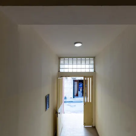 Beachside One-bedroom Flat Apartment