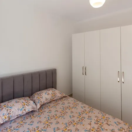 Beachside One-bedroom Flat 아파트
